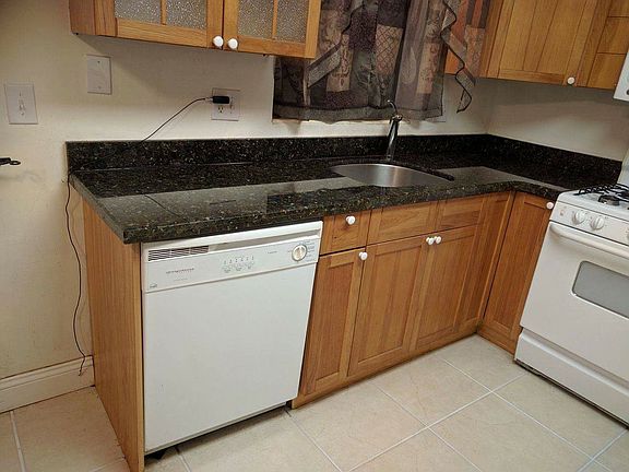 5th image of 831 NE 32nd Ct
