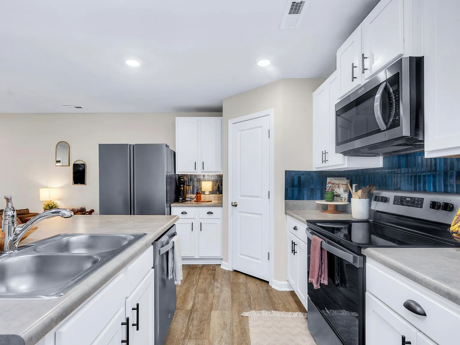 3 bed, 1182 sqft, $1,995 — Photo 4