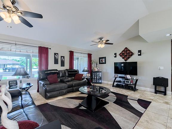 4th image of 1904 N Harris Dr