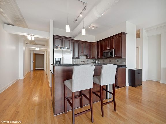 5th image of 3323 N Paulina St APT 4G