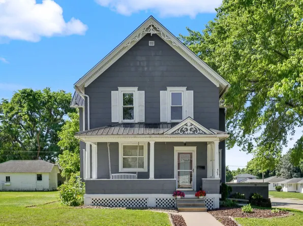 303 5th Ave SE, Dyersville, IA 52040