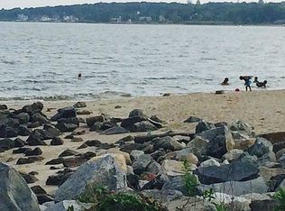 90 Waverly St, Warwick, RI 02889