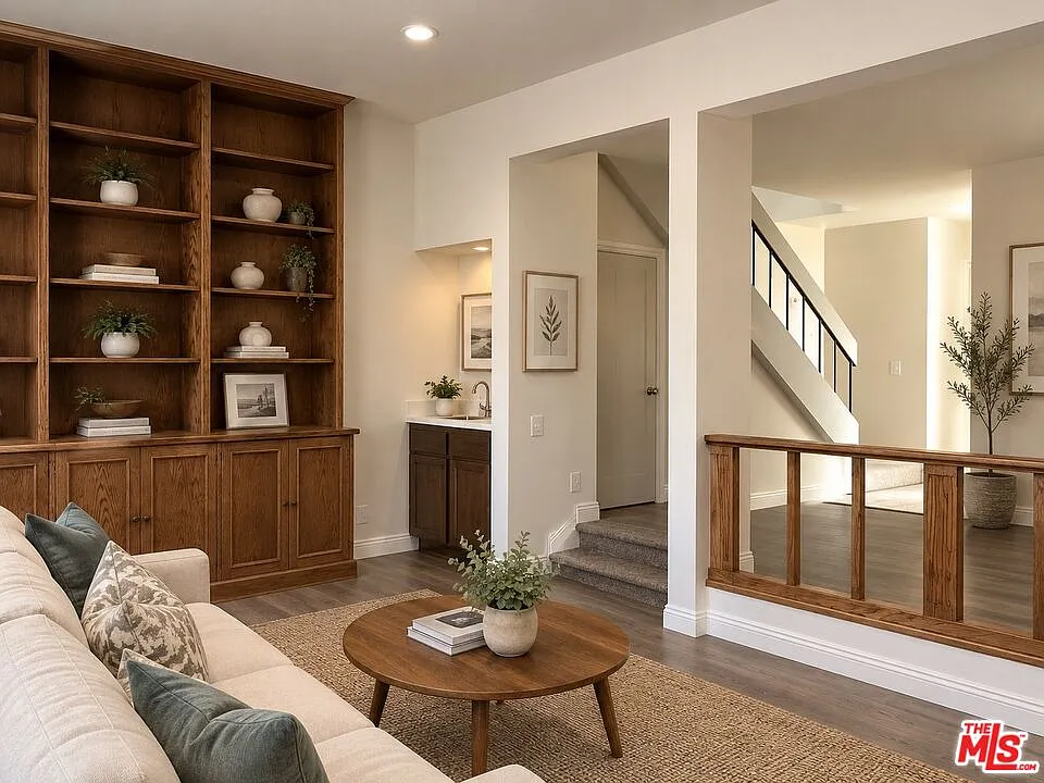 3 bed, 3.0 bath, 1620 sqft, $4,995 — Photo 2