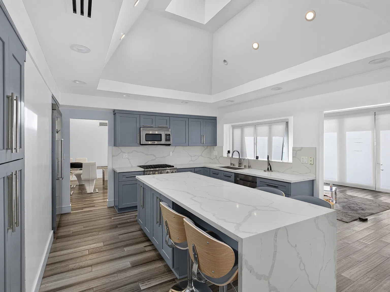 5 bed, 3071 sqft, $7,495 — Photo 3