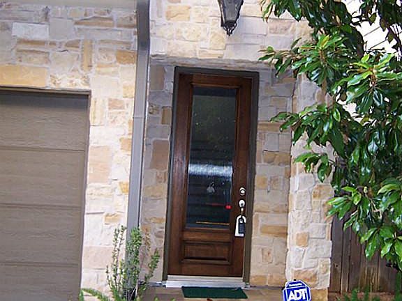 The Entrance to 2912 Leeland Street.