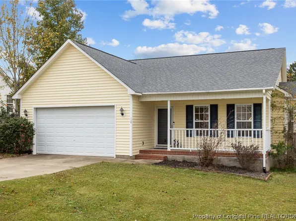 661 Copper Creek Dr, Raeford, NC 28376