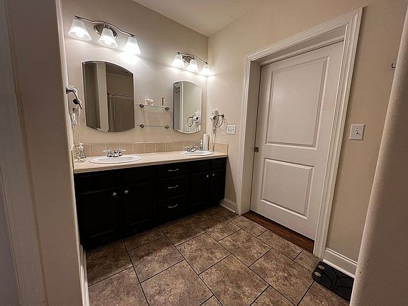 Master full bath.