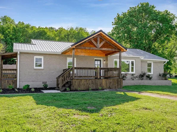 1000 E Lake Ave, Celina, TN 38551
