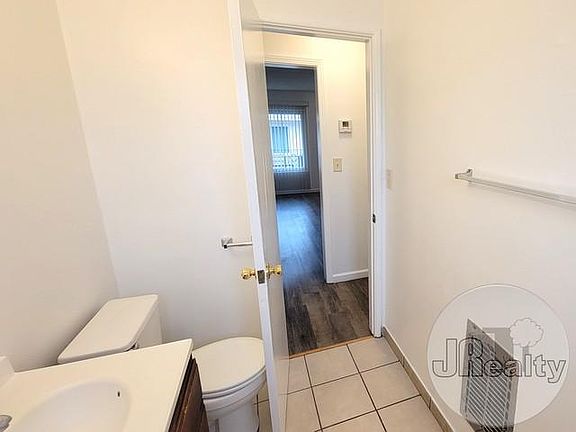 4th image of 612 S Fir Ave APT 8