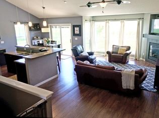 903 Blue Stone St NW, Cedar Rapids, IA 52405