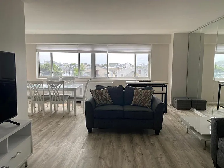 6101 Monmouth Ave #301 — Photo 5