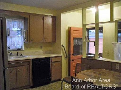5th image of 1465 Marian Ave