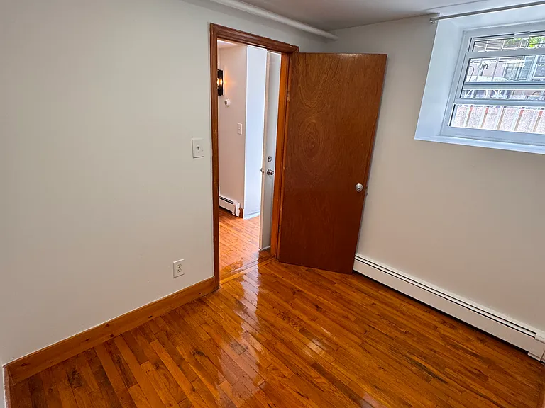 315 Devoe St #BASEMENT — Photo 4