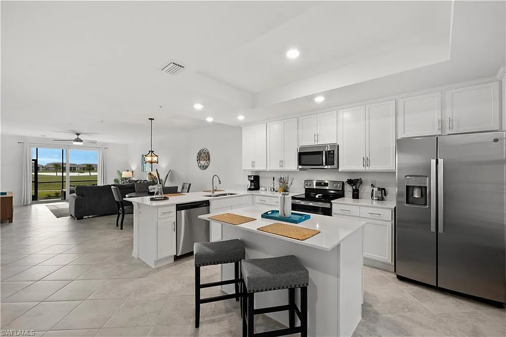 2 bed, 2.0 bath, 1569 sqft, $6,750 — Photo 4