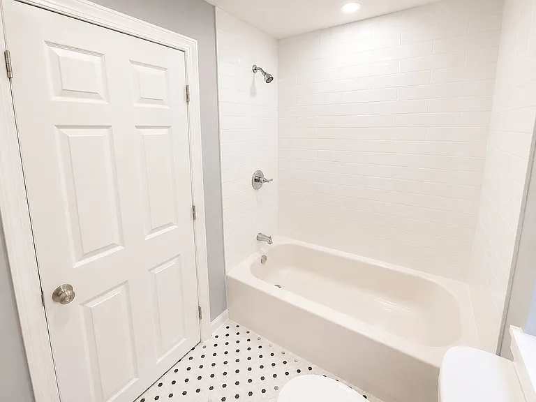 1212 N Randolph St — Photo 18