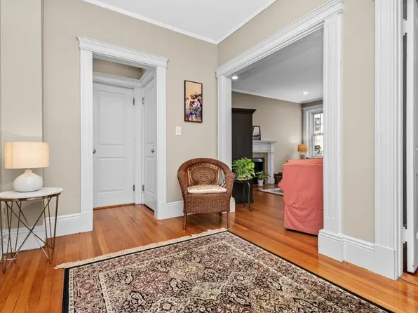 18 Medfield St APT 4, Boston, MA 02215