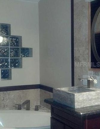 4th image of 1043 Corkwood Dr