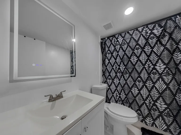 14500 NE 6th Ave — Photo 36