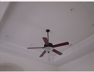 5th image of 400 NW Holland Ave