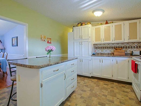 4th image of 132 Kerri Dr