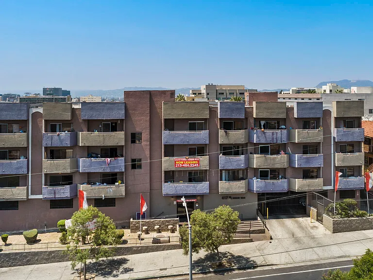 South Towers _ Bonnie Brae offers central LA living with scenic city views and convenient access to Downtown LA, Koreatown, dining, and entertainment.