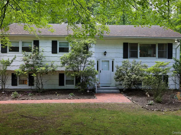 21 Edgebrook Lane, Airmont, NY 10952