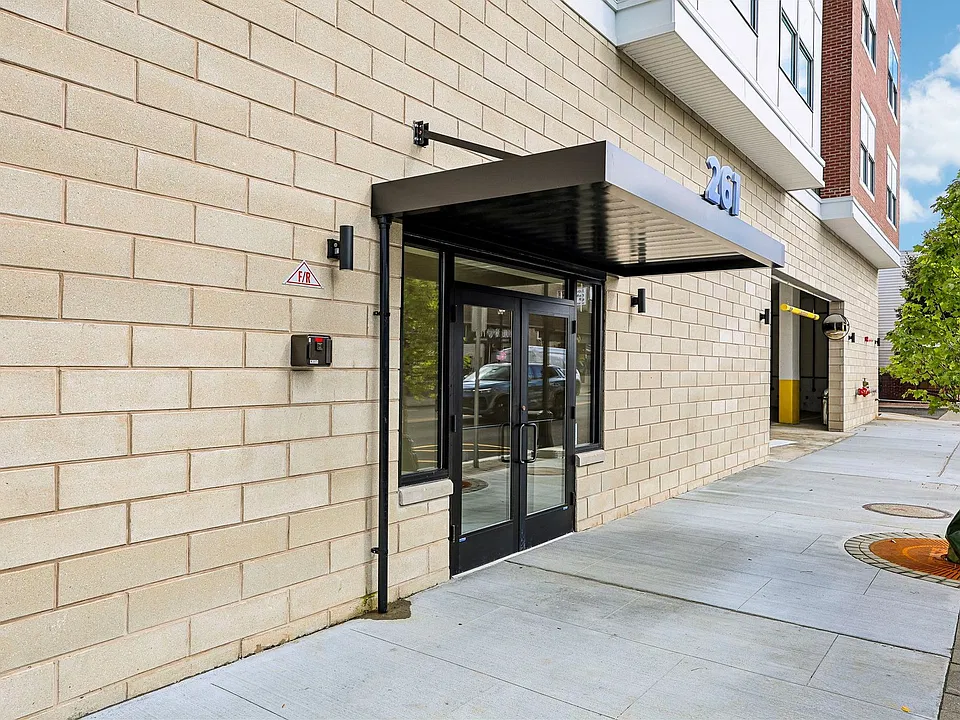 Building Photo 5