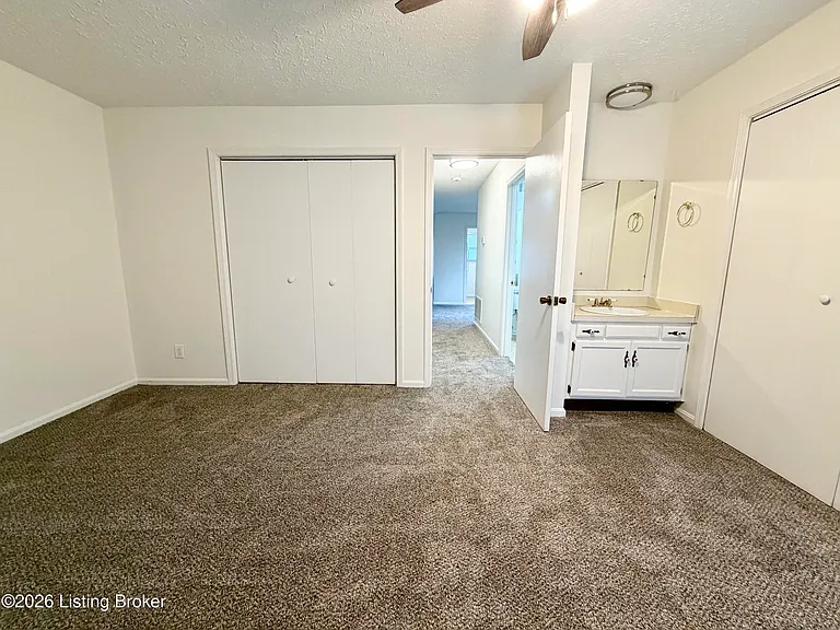 710 Victoria Ct — Photo 6