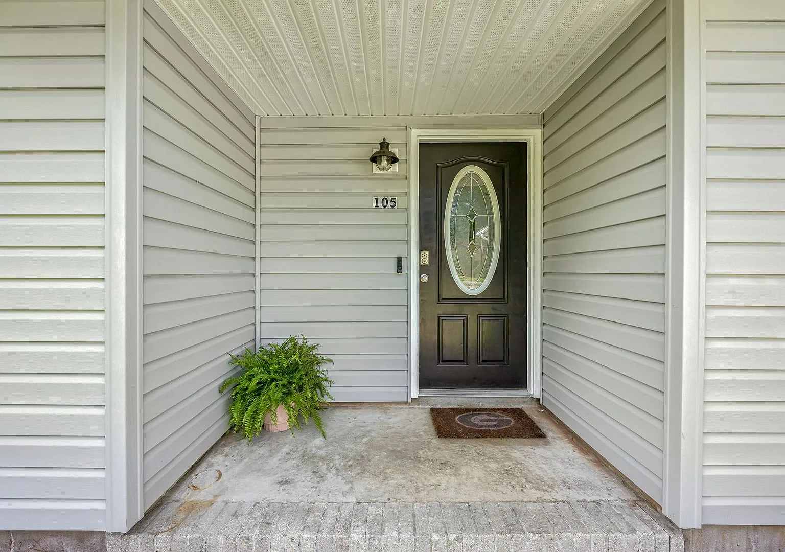 3/2 with fenced in yard! — Photo 4