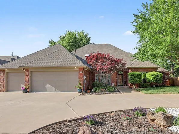 2417 Ashecroft Cir, Edmond, OK 73034