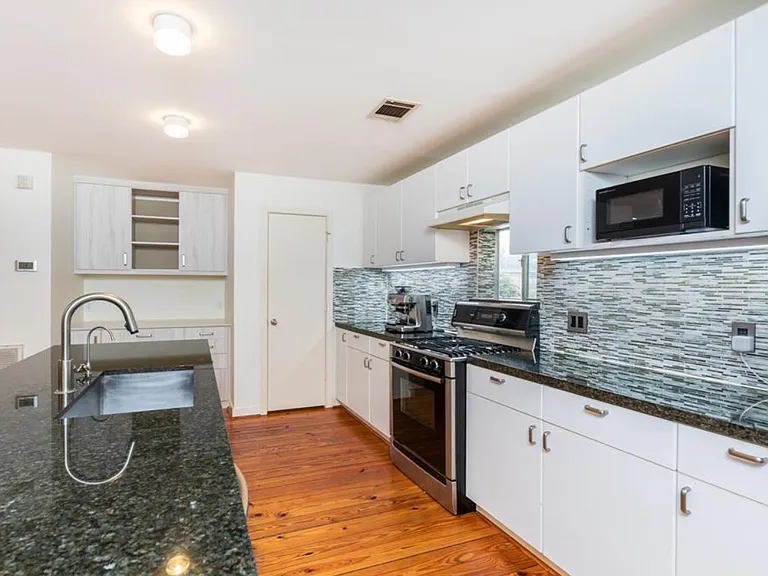 5235 Blossom St — Photo 3