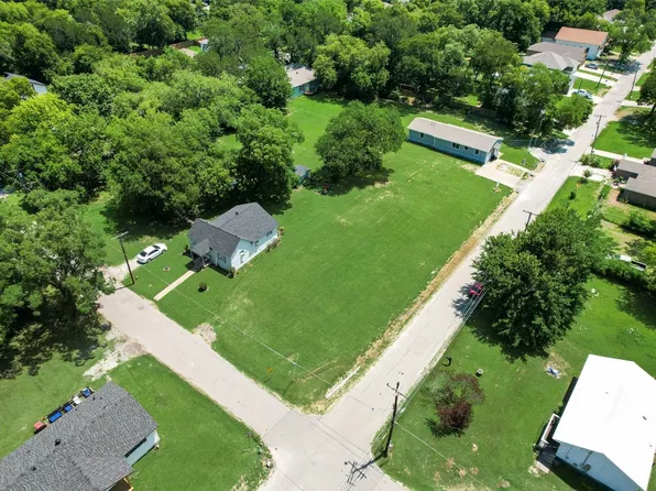 602 Pine St, Bonham, TX 75418