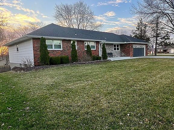 2nd image of 901 Fairlane Dr