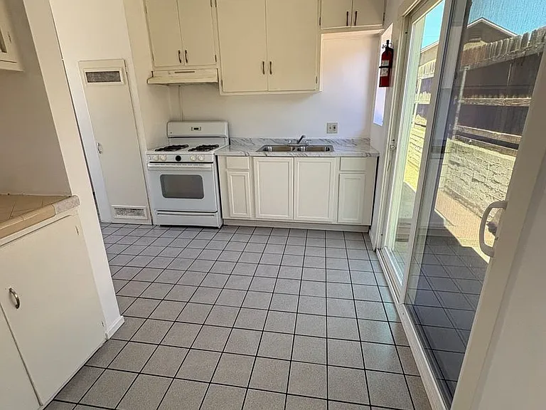 478 N Alessandro St — Photo 3