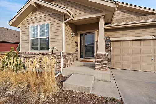 6304 N Genoa Way Photo 1