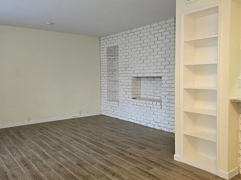 2101 Fountain View Dr #27 — Photo 8
