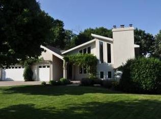 9009 Cavell Cir, Bloomington, MN 55438