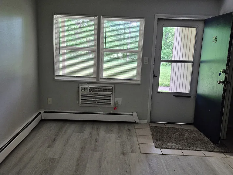 Fairway East Apartments — Photo 8