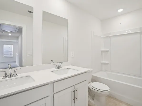 2396 Woodmeadow Dr, Clarksville, TN 37043