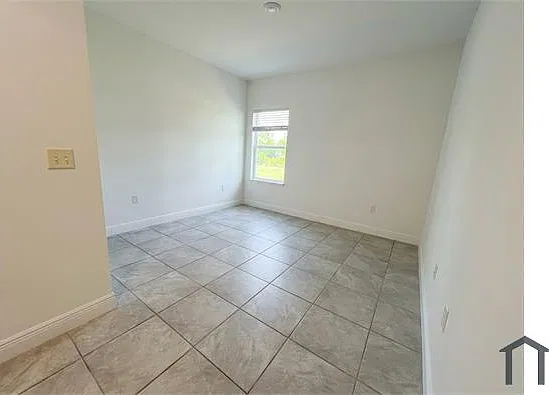3 bed, 1200 sqft, $1,600 — Photo 2