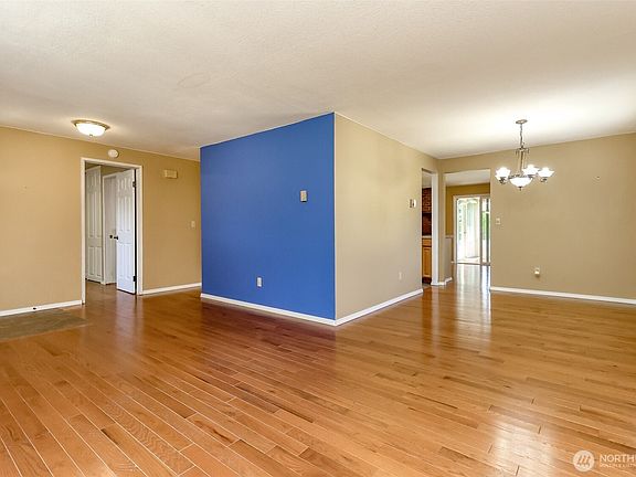4th image of 2904 Briarwood Court S