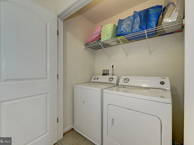 22677 Flowing Spring Sq — Photo 25