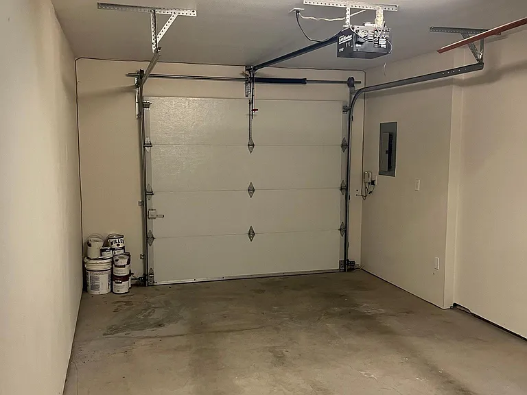 1337 NE Sunrise Ln — Photo 11