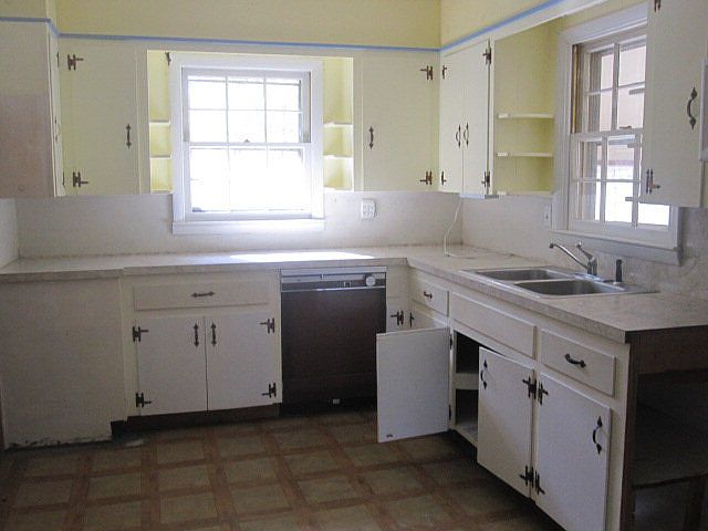 2nd image of 1776 Strother Rd