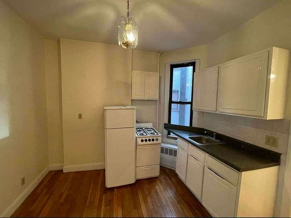 1st image of 300 E 91st St #4