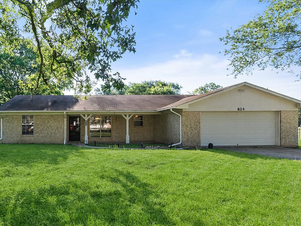 1st image of 824 Stardust Ln