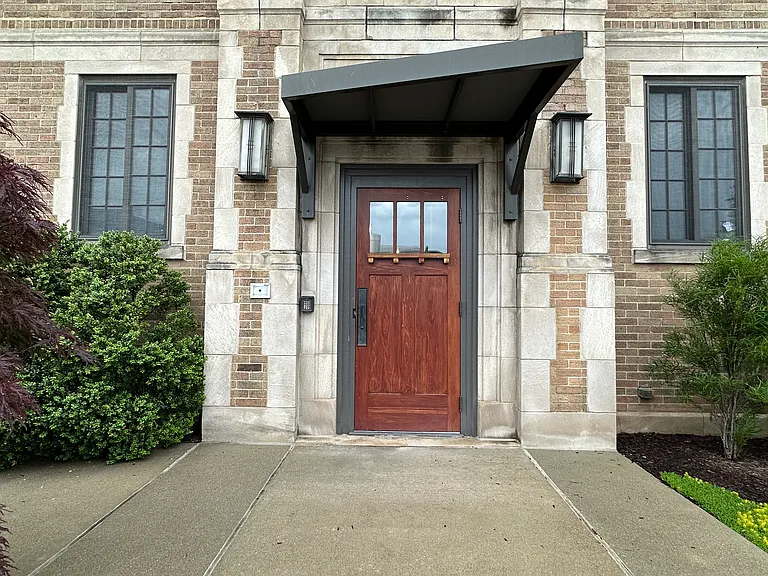 Buiding entrance