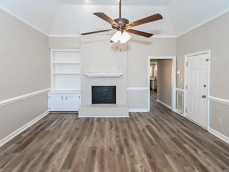 5404 Pear Dr — Photo 3
