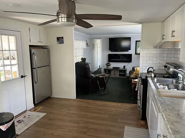 525 Riverleigh Ave #C8 — Photo 6