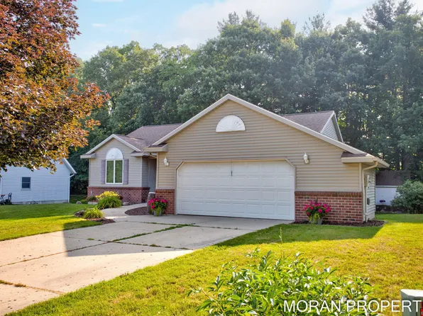 615 Birkdale Ct, Coopersville, MI 49404